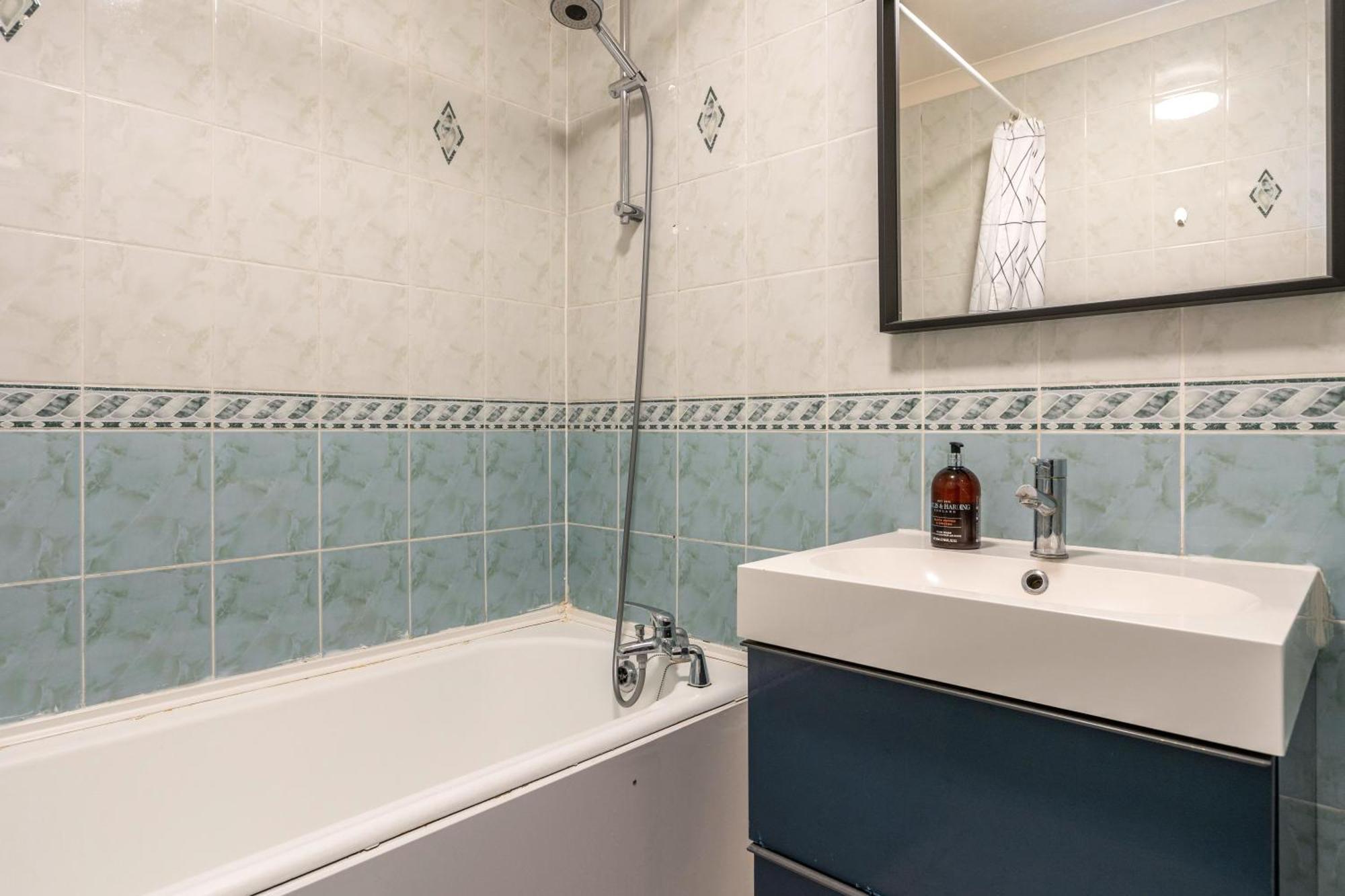 City View Apartments - Bow Лондон Екстериор снимка